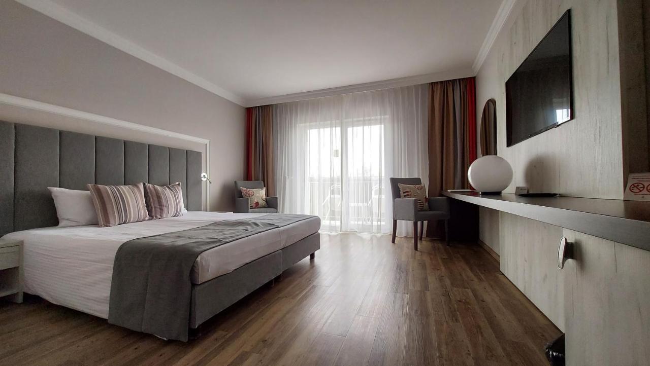 Hotel & Spa Trzy Wyspy Свиноуйсьце Экстерьер фото