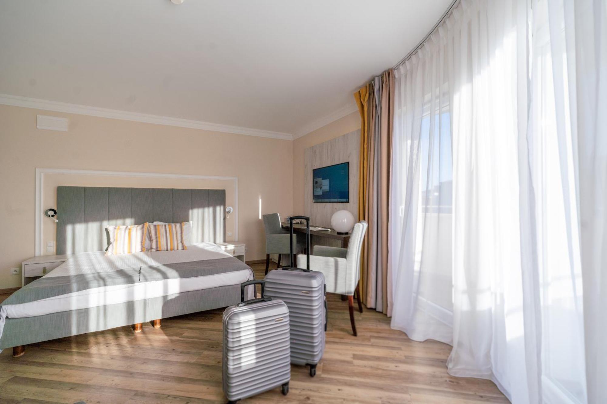 Hotel & Spa Trzy Wyspy Свиноуйсьце Экстерьер фото